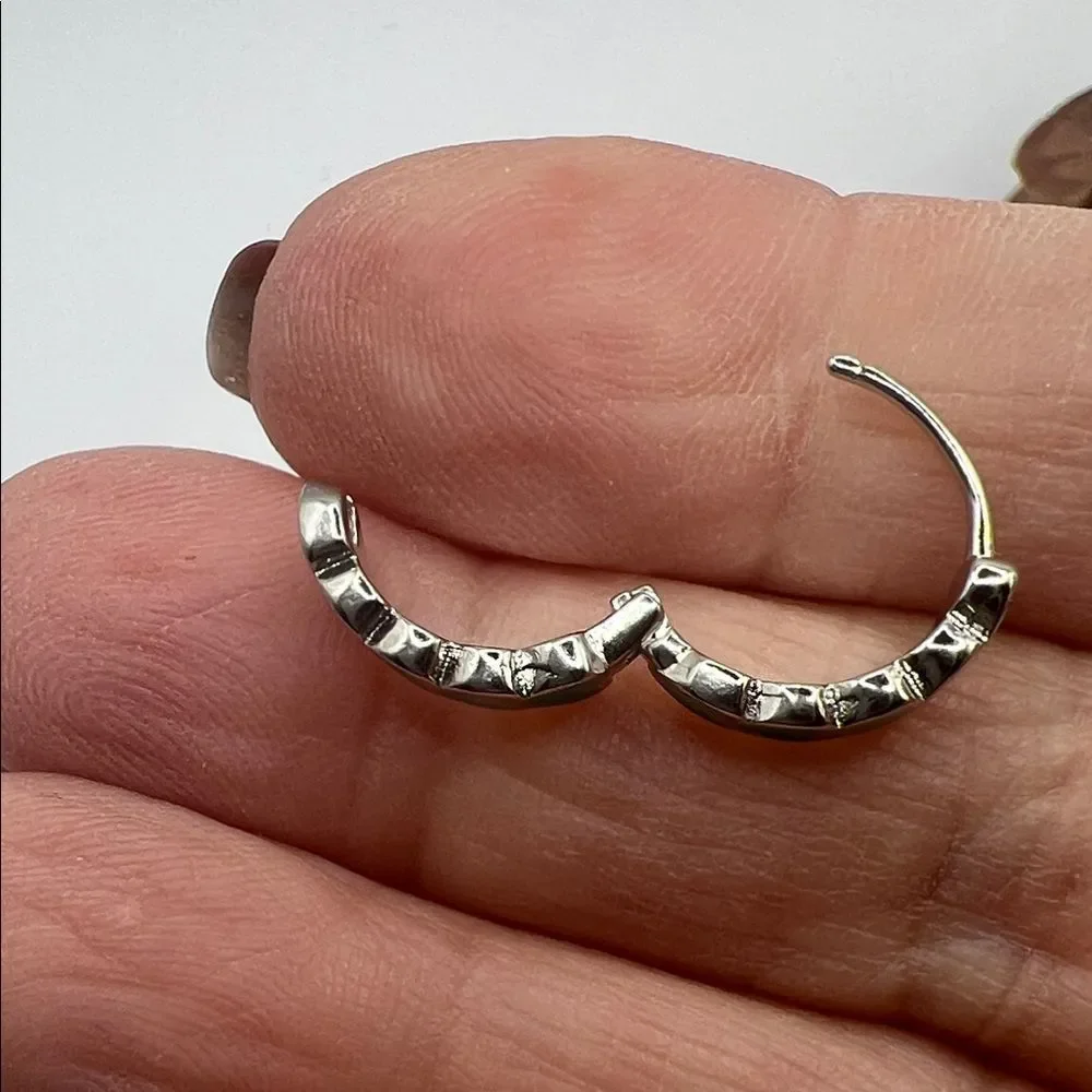 Silver and Green Heart Hoop Earrings - New - S925